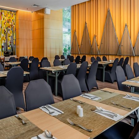 Doubletree By Hilton Jakarta Kemayoran Екстериор снимка